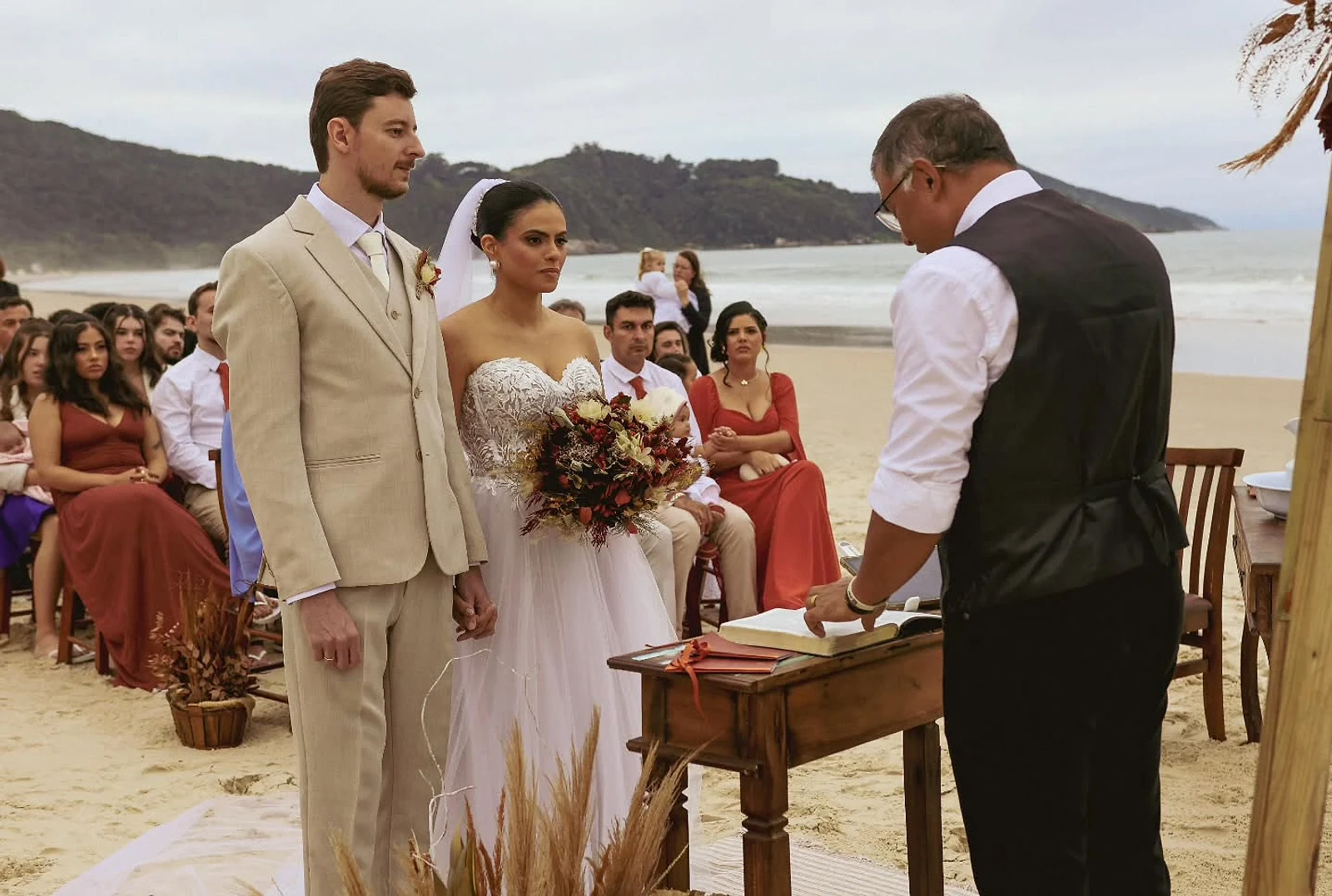Casamento na praia em Bombinhas, no Macuco Restaurante e Eventos